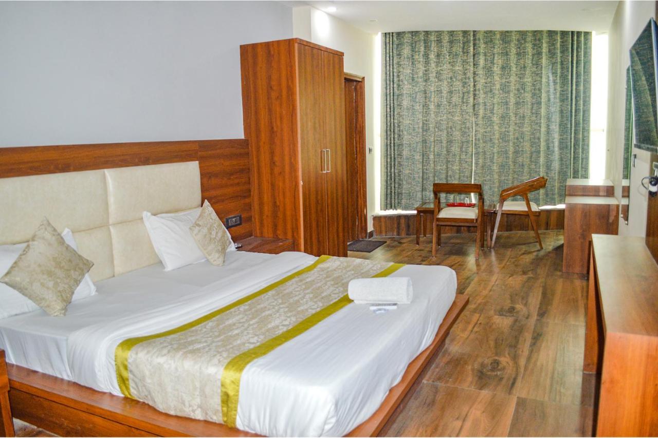Fabhotel The Golf Inn Noida Exteriör bild