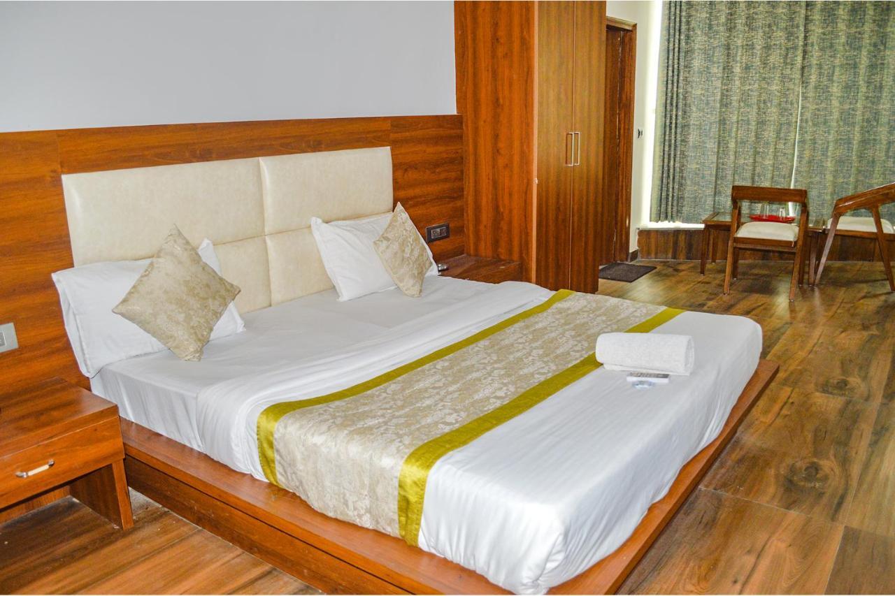 Fabhotel The Golf Inn Noida Exteriör bild