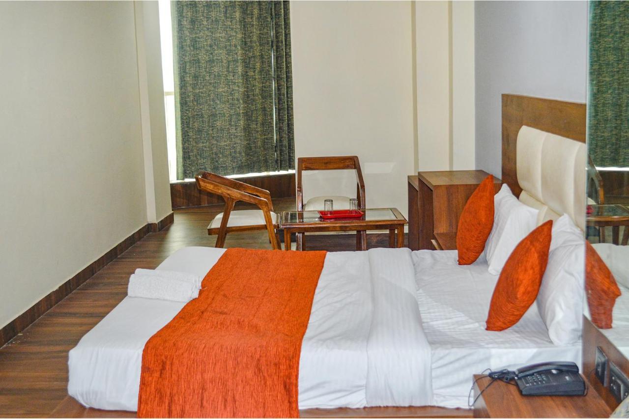 Fabhotel The Golf Inn Noida Exteriör bild
